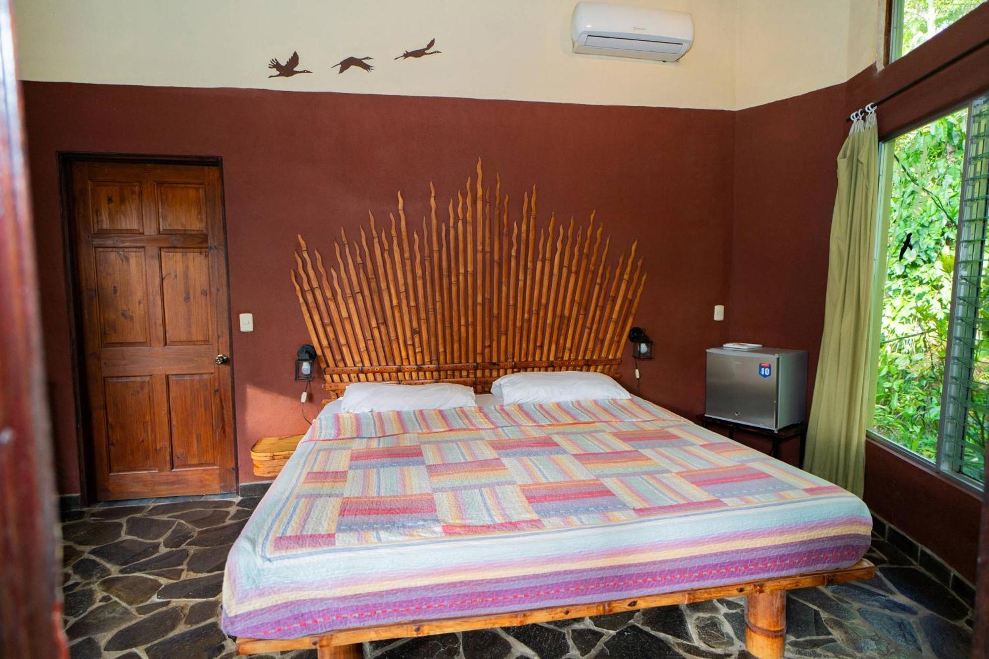 Heliconia Island Bed and breakfast