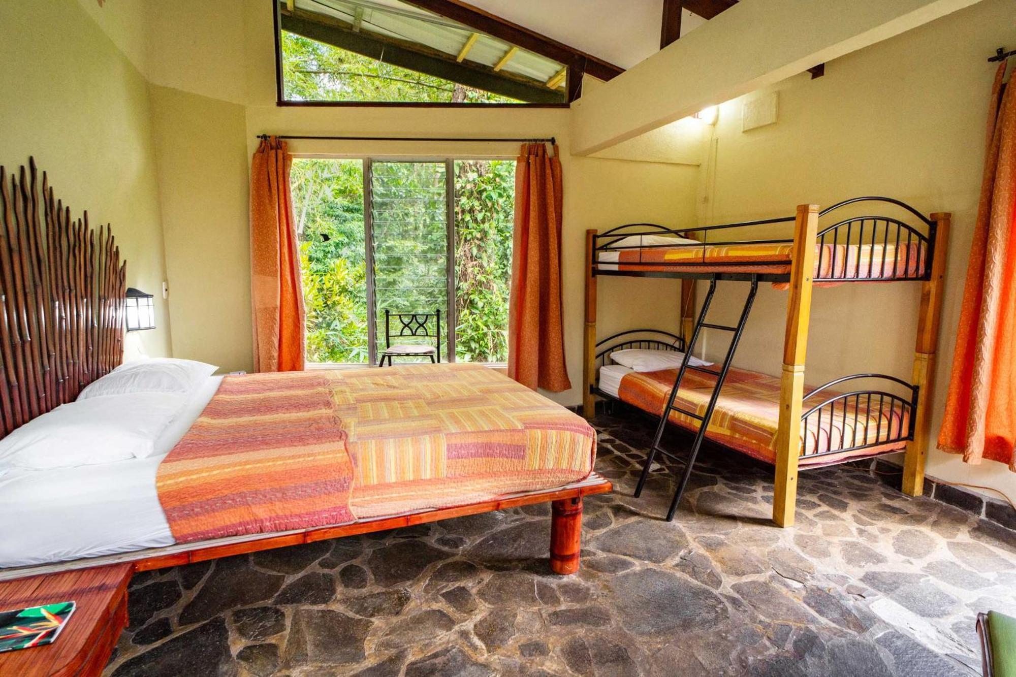 Bed and breakfast Heliconia Island Las Horquetas